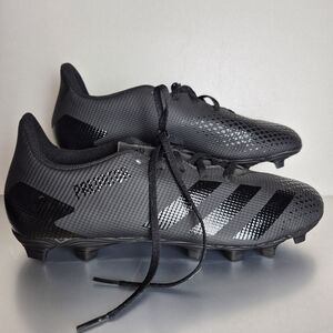 Adidas Predator 2. Soccer. Low. Black. Size M11. Like New. Excelent Conditions.